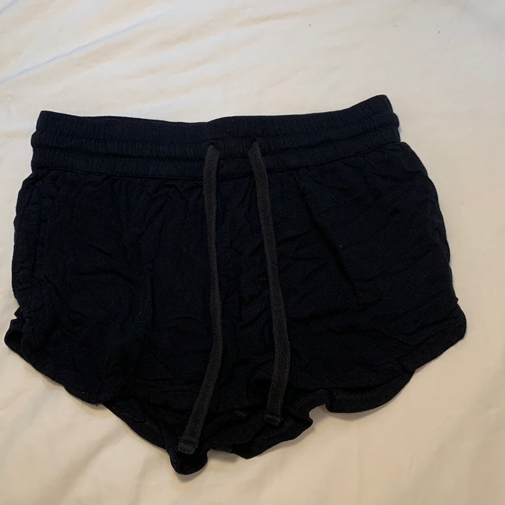ARITZIA Tna Flowy Black Shorts Size XS.